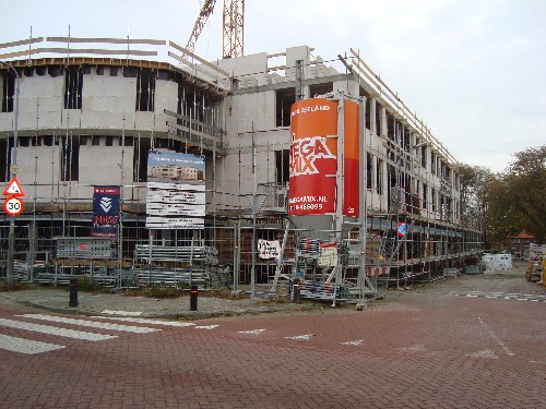 Oktober 2009. De aannemer maakt nu echt vorderingen. De contouren worden al zichtbaar.