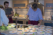 Koken in de Snaidero Smeraldo showroomkeuken.
