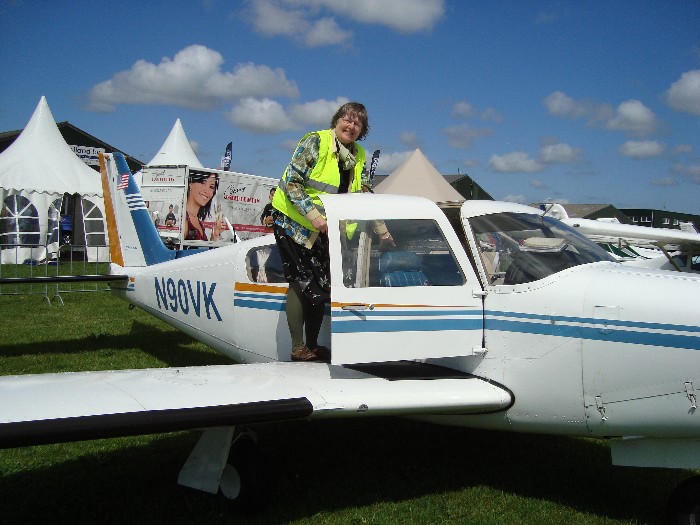 Piper Comanche N90VK op vliegveld Midden Zeeland.