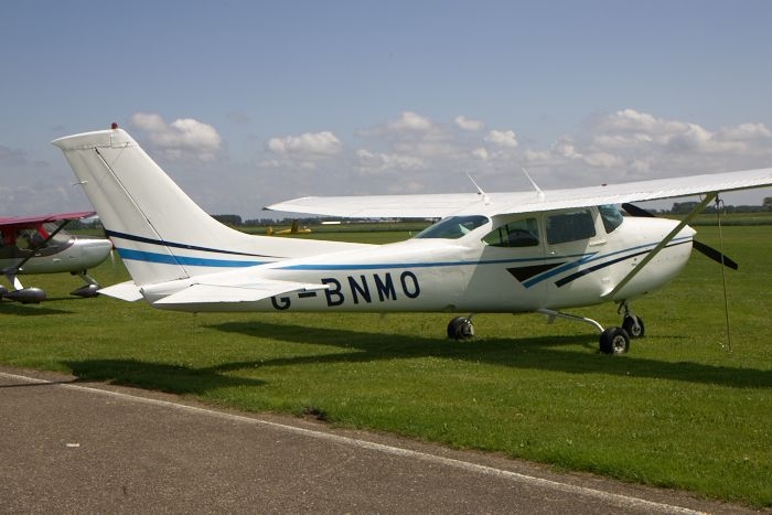 Uit Engeland kwam deze Cessna 172 G-BNMO, erg gezellig zo op het Midzomer Event.