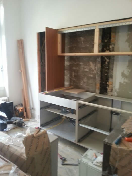 De Snaidero keuken wordt als het ware een stuk in de muur ingebouwd. Ziet er natuurlijk heel strak uit. 