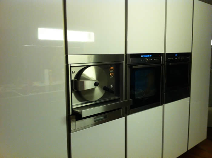 Beetje "gele" foto omdat het met de telefoon gemaakt is, maar de keuken is inmiddels in gebruik.