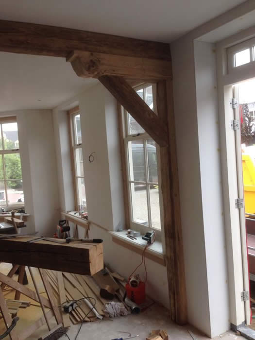 Dit wordt straks een mooi contrast met die strakke keuken!