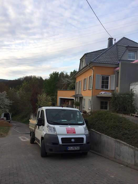 De klant heeft een prachtig huis op een helling waar de nieuwe keuken geplaatst mag worden.