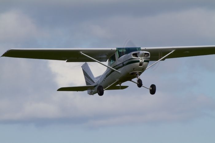 Cessna 150 N2024 op vliegveld Midden Zeeland tijdens het Midzomer Event.