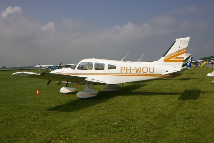 Ook de Piper PH-WOU stond op de static line tijdens het Midzomer Event op vliegveld Midden Zeeland.