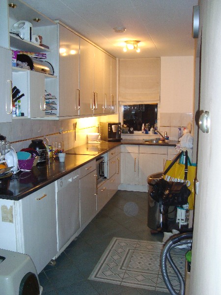 Een foto van de bestaande keuken van klant. Deze Tielsa keuken heeft 20 jaar gestaan en heeft z`n geld dus wel opgebracht.