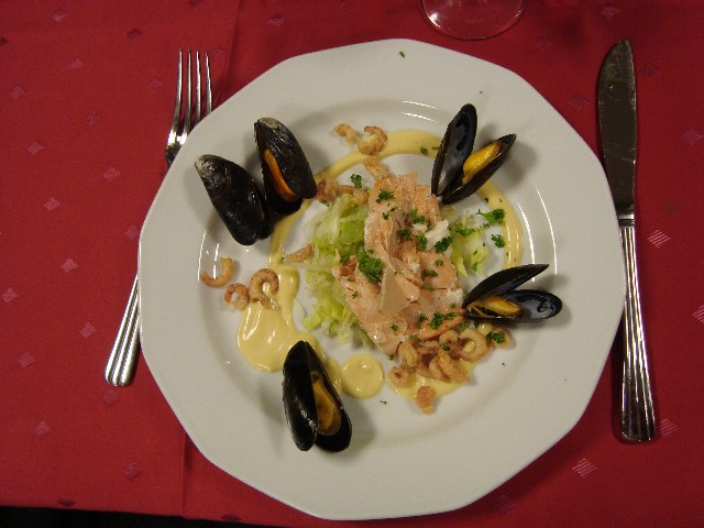 Het bord met mosselen en hollandse garnalen