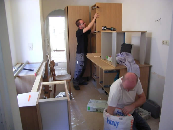 De keuken wordt geplaatst door Niklas.