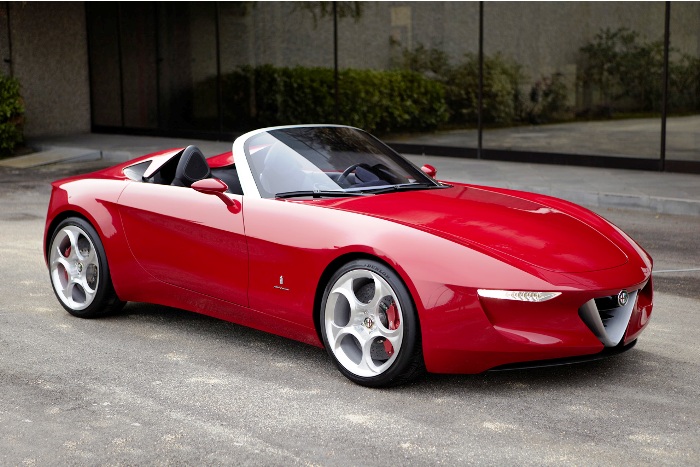 Voor Alfa Romeo tekende Paolo Pininfarina laatst nog deze 2uettottanta, een ontwerp dat terug grijpt naar de originele Alfa Romeo Duetto. Dit is de auto waarnaar Paolo refereert in het artikel.