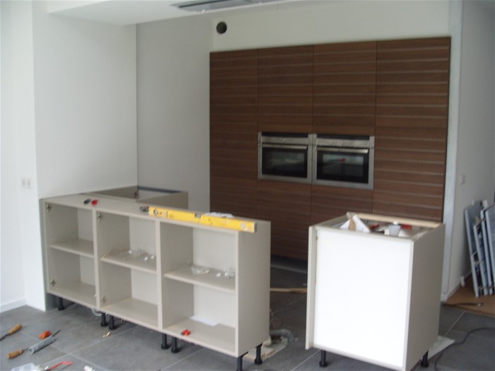 De onderbouw van het eiland wordt voorbereid.